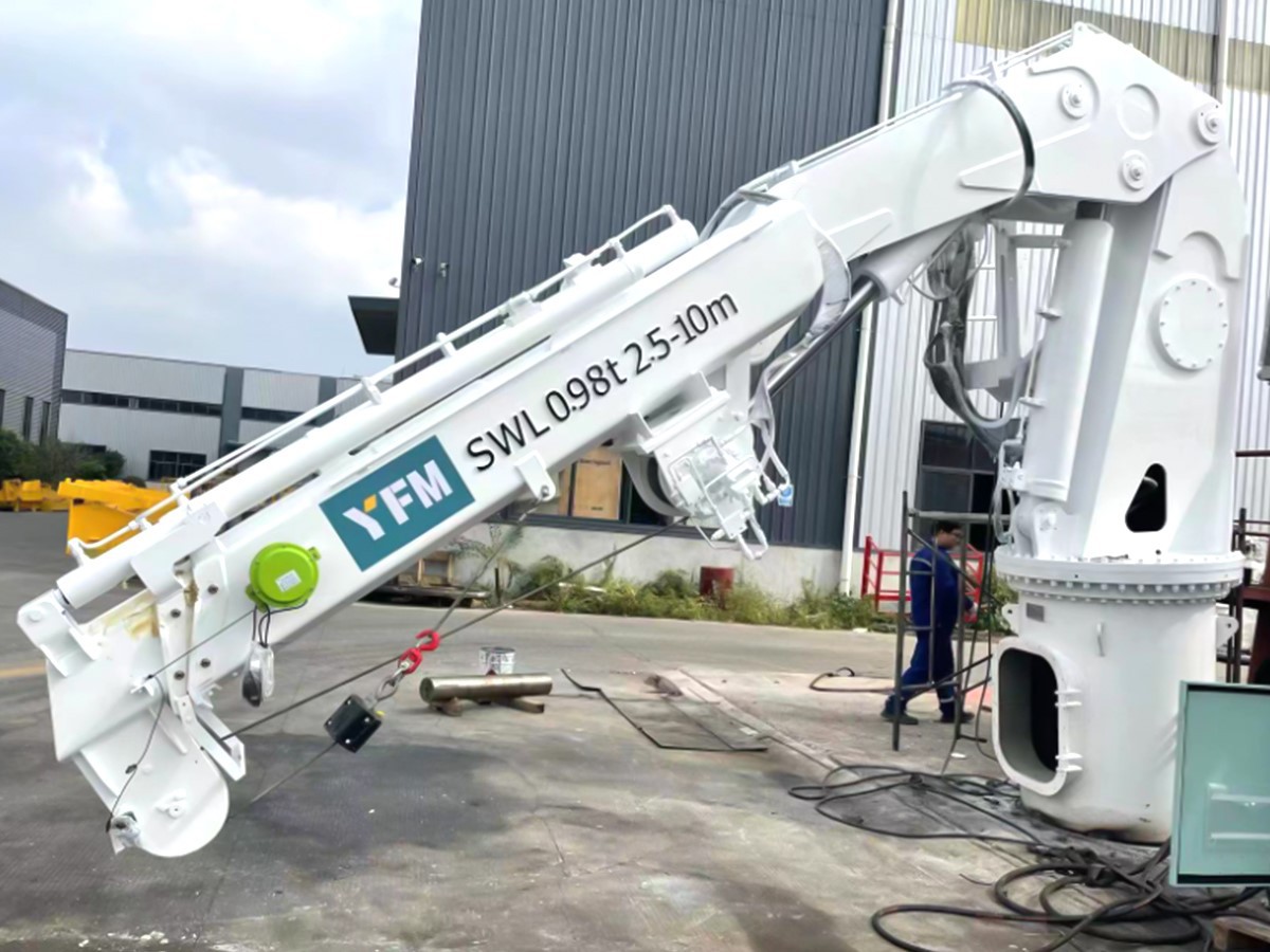 Compact Deck Cranes Compact Deck Cranes